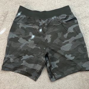 Lululemon men’s camo short size M